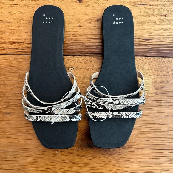 NEW Target a new day Joan Strappy Open Toe Sandal Women’s SZ 9.5 Gray Reptile - Picture 2 of 8